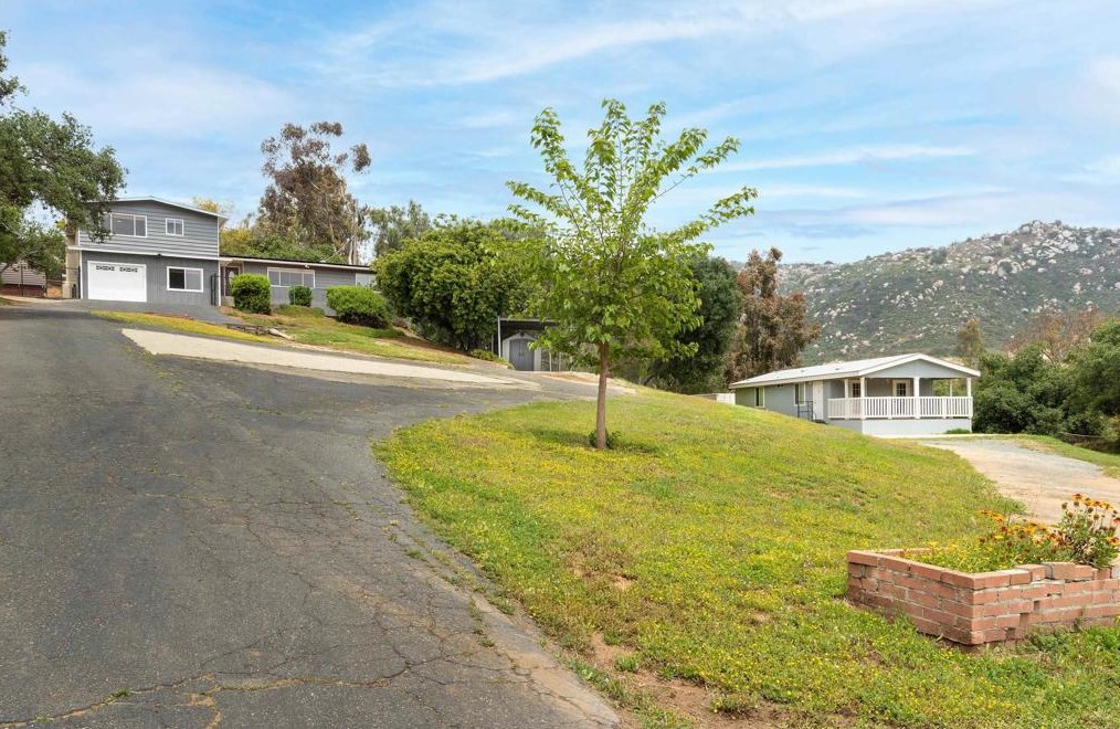 26227 Jesmond Dene Rd, Escondido, CA 92026-7827