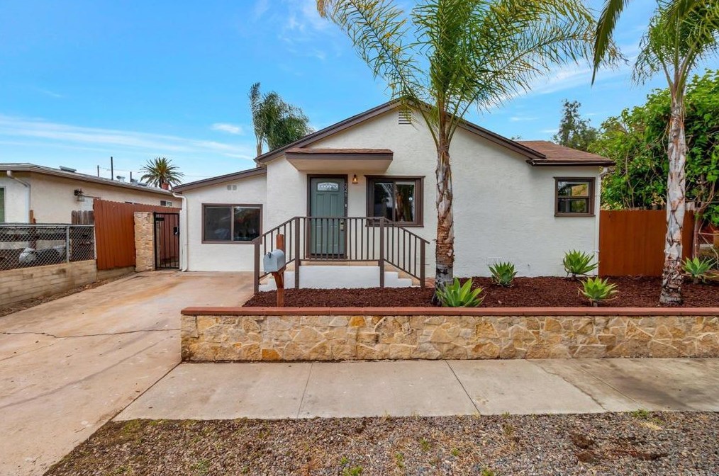 226 10th Ave, Escondido, CA 92025-5017