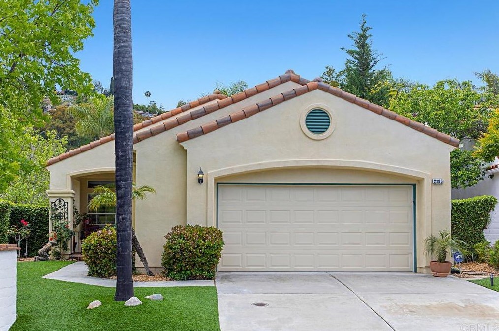 2385 Amber Oak Ln, Escondido, CA 92027-6724
