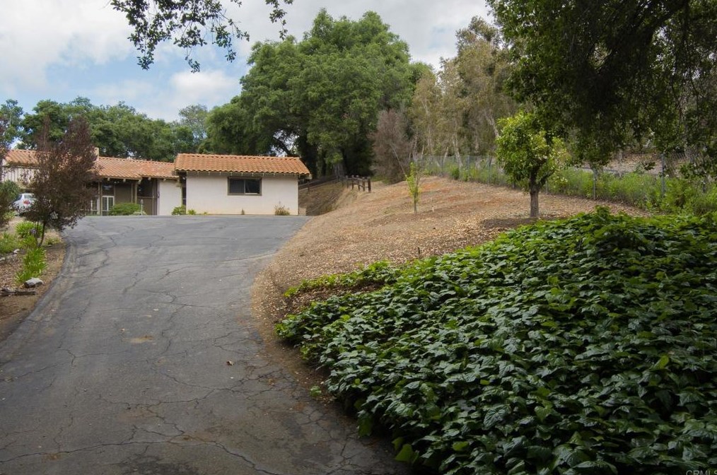 1957 Bluebell Ln, Fallbrook, CA 92028-9514