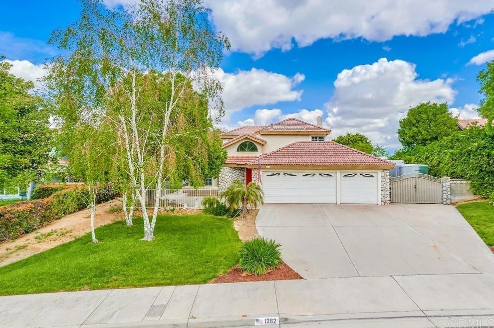 1282 Versailles Cir, Riverside, CA 92506