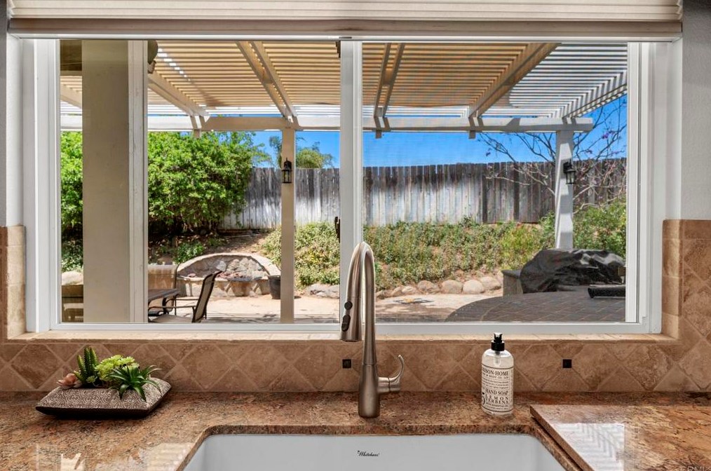 2341 Harvest Vista Ln, Fallbrook CA  92028-4590 exterior
