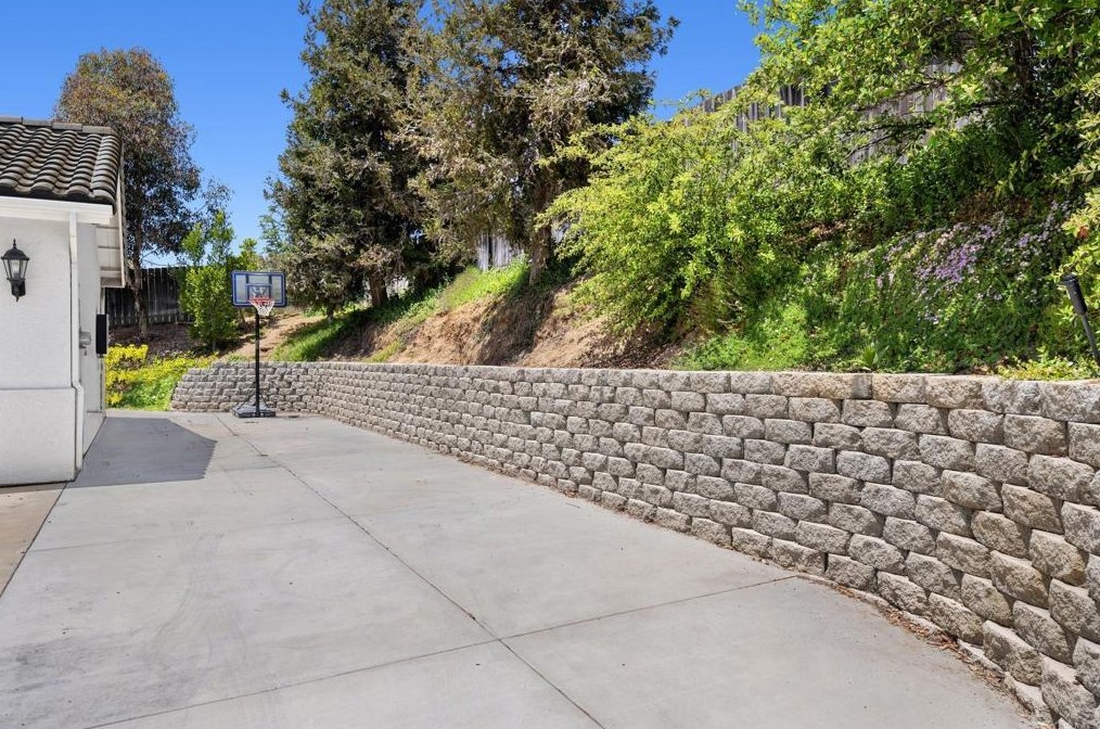 2341 Harvest Vista Ln, Fallbrook CA  92028-4590 exterior