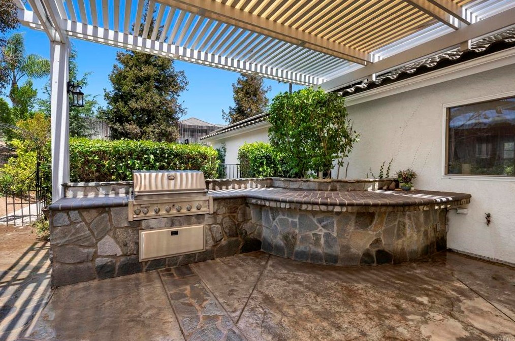 2341 Harvest Vista Ln, Fallbrook CA  92028-4590 exterior