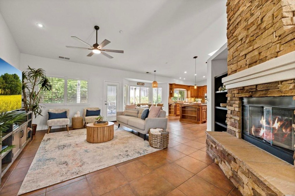2341 Harvest Vista Ln, Fallbrook CA  92028-4590 exterior