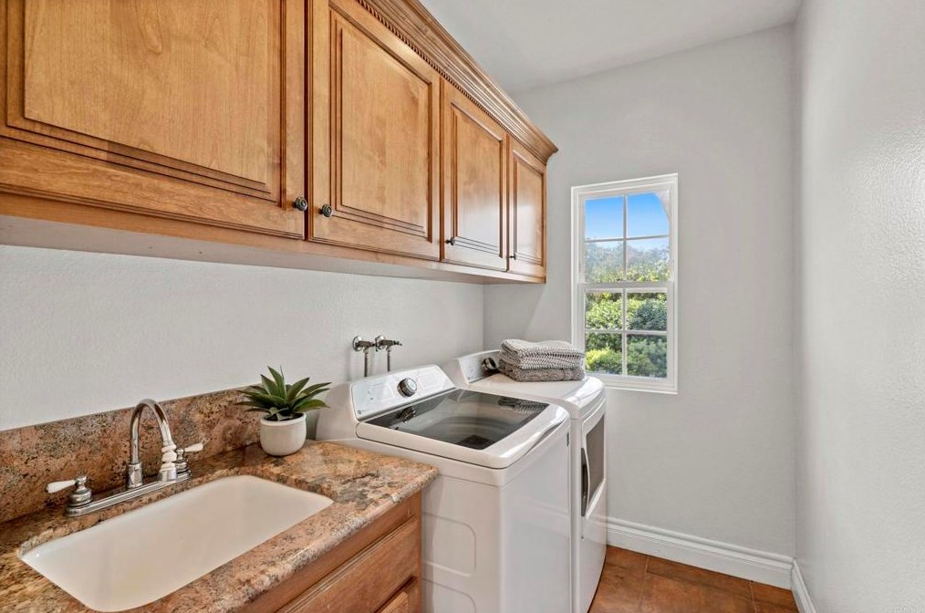 2341 Harvest Vista Ln, Fallbrook CA  92028-4590 exterior