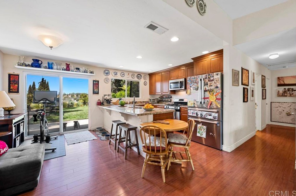 302 Pippin Dr, Fallbrook, CA 92028-3483