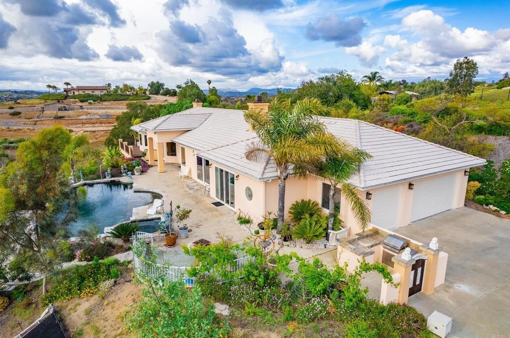 612 Roca Pl, Vista, CA 92084