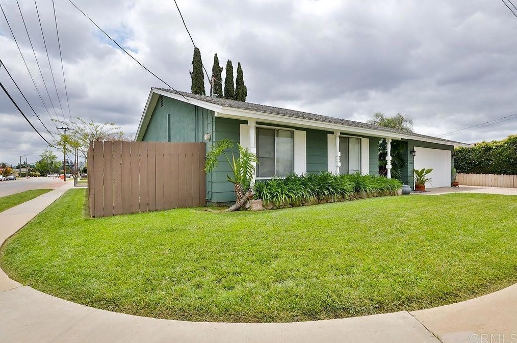 1561 Rose Way, Escondido, CA 92027-1614