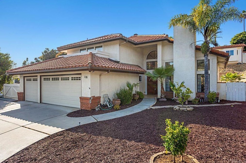 116 Alta Mesa Dr, Vista, CA 92084