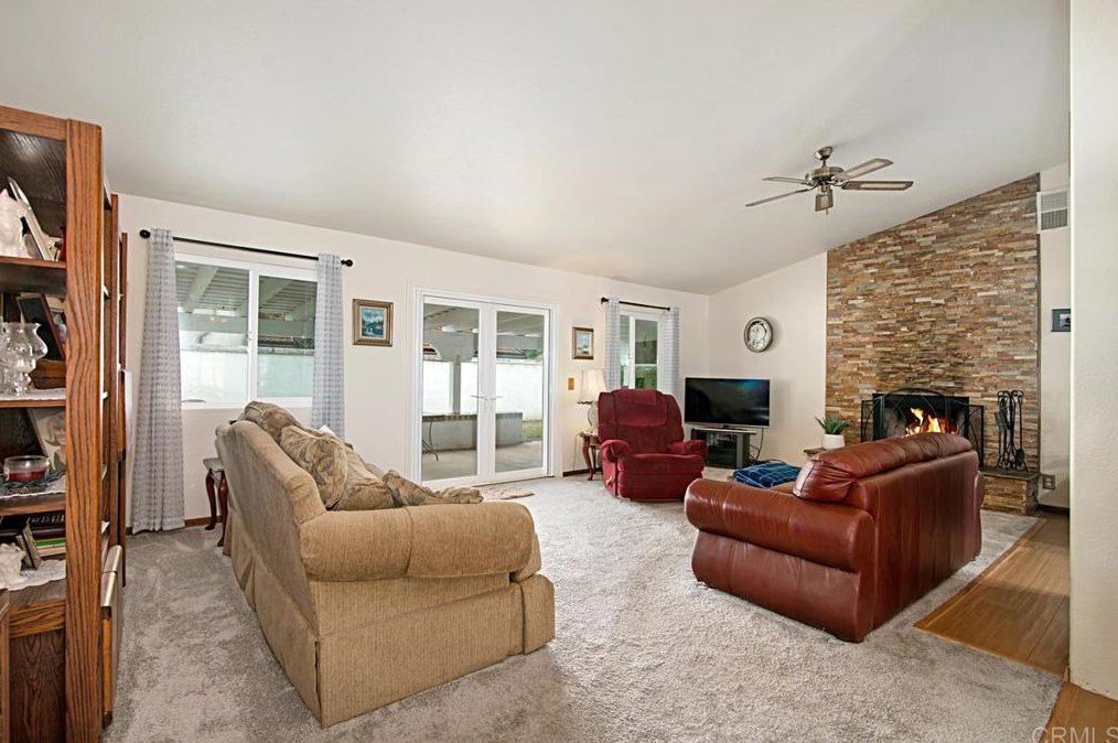 10377 Oak Ranch Way, Escondido CA  92026-6957 exterior