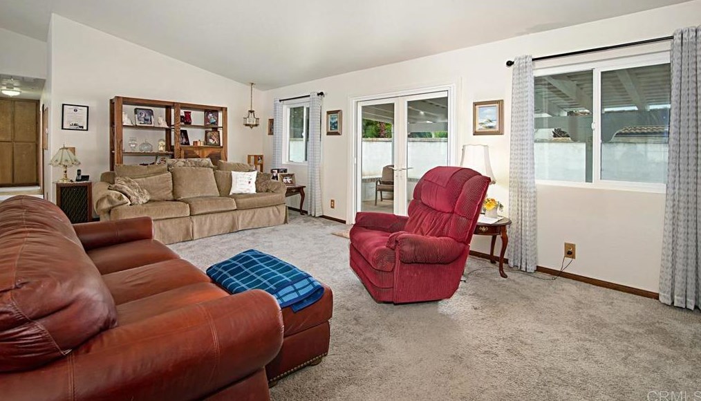 10377 Oak Ranch Way, Escondido CA  92026-6957 exterior