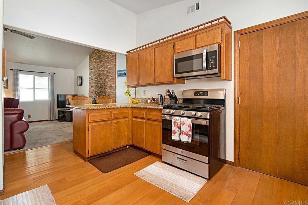10377 Oak Ranch Way, Escondido CA  92026-6957 exterior