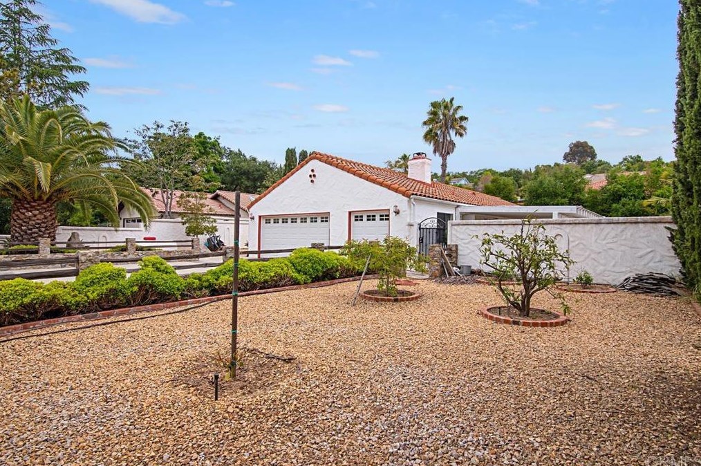 10377 Oak Ranch Way, Escondido CA  92026-6957 exterior