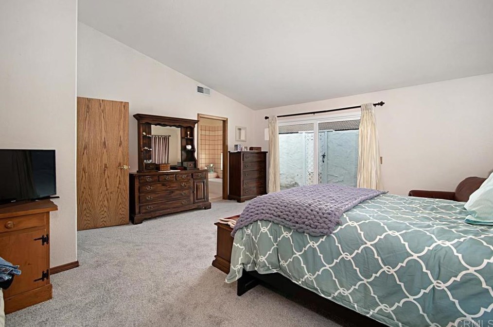 10377 Oak Ranch Way, Escondido CA  92026-6957 exterior