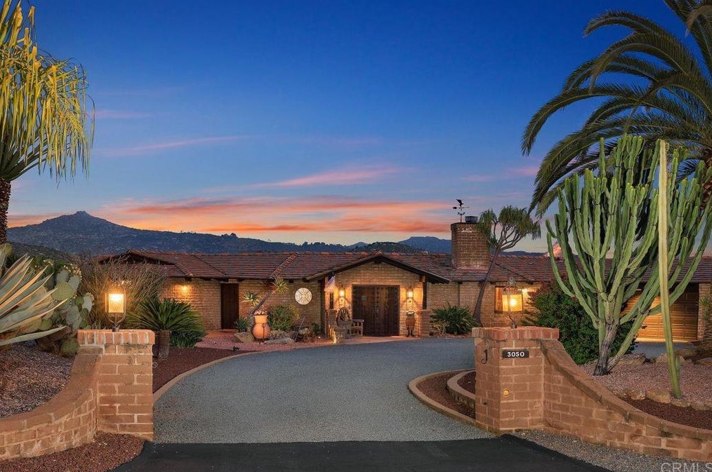 3050 Donee Diego Dr, Escondido, CA 92025-7751