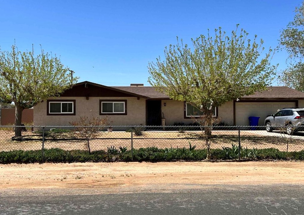 13130 Algonquin Rd, Apple Valley, CA 92308-6478
