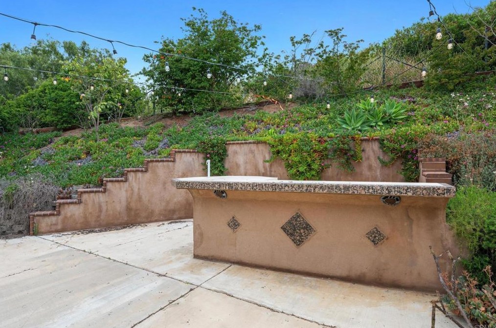 618 Roca Pl, Vista, CA 92084