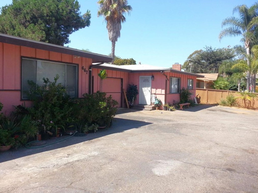 665 667 Townsite Dr, Vista, CA 92084