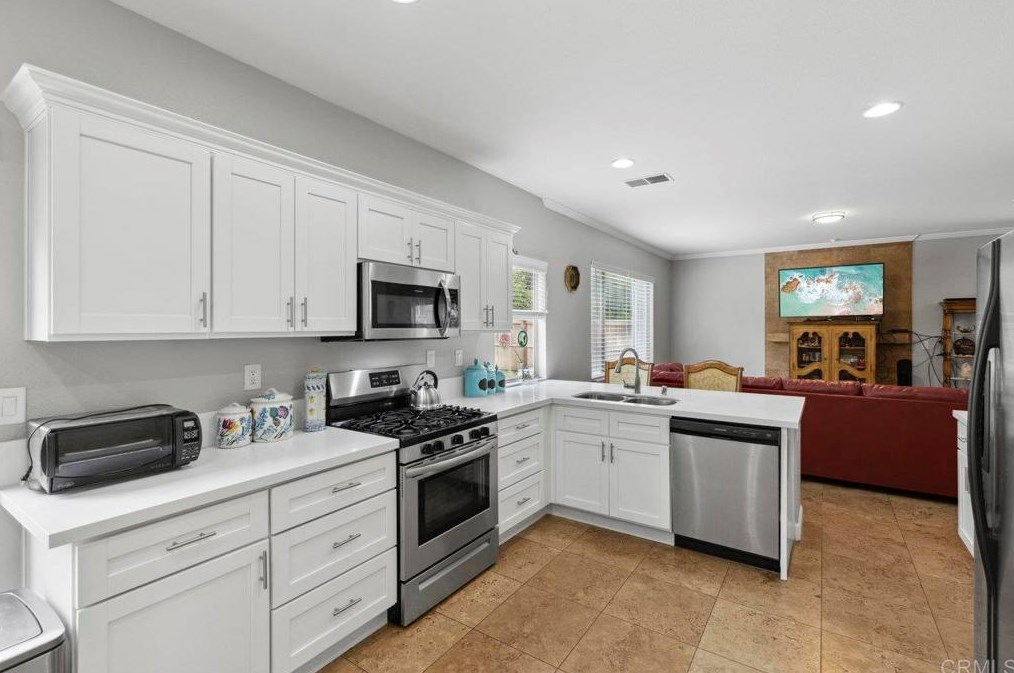 3494 Lake Cir Dr, Fallbrook, CA 92028