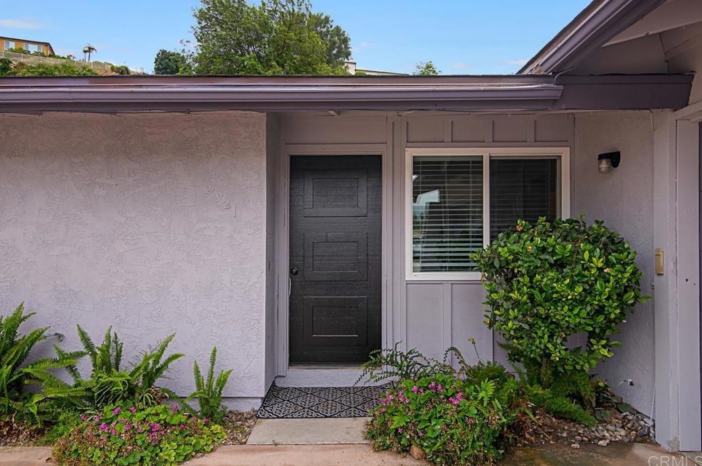 2921 Hypoint Ave, Escondido, CA 92027-5325