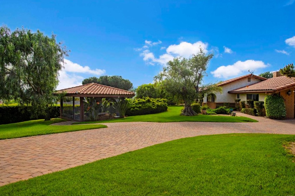 1355 Leland Way, Escondido, CA 92026-3322