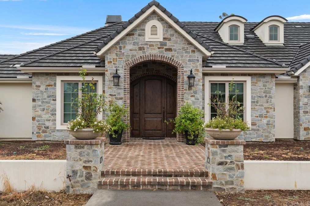 421 Paso Del Norte, Escondido, CA 92026-8821