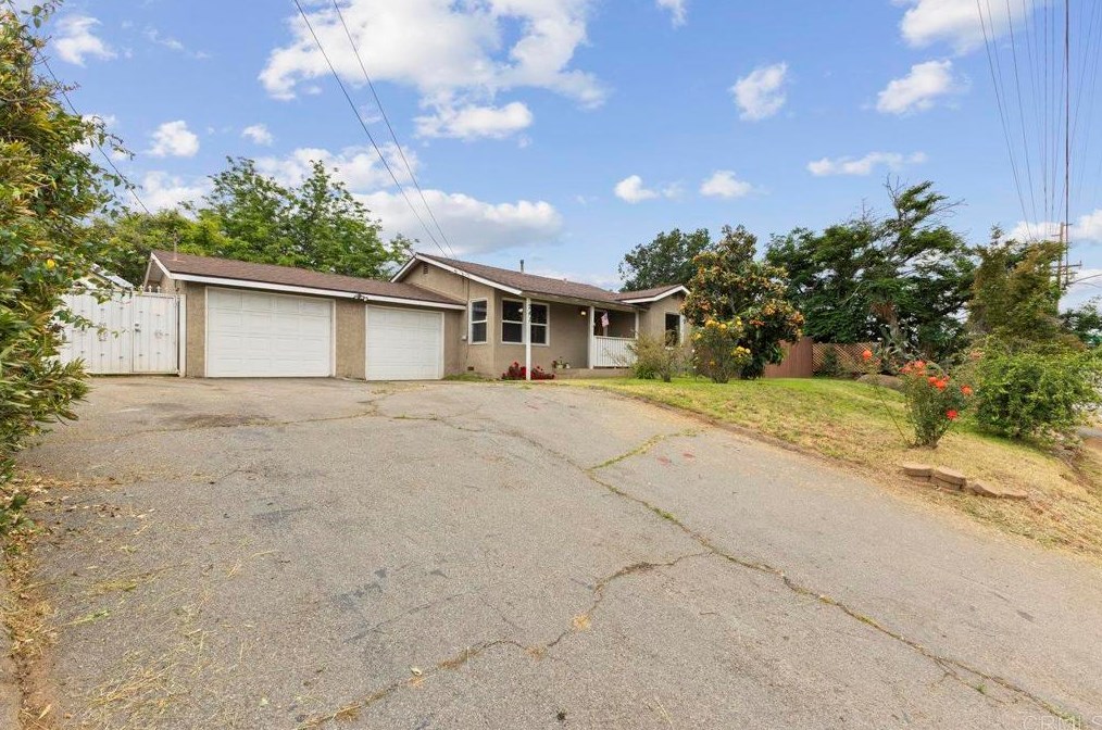 241 13th Ave, Escondido CA 92025-5707 exterior