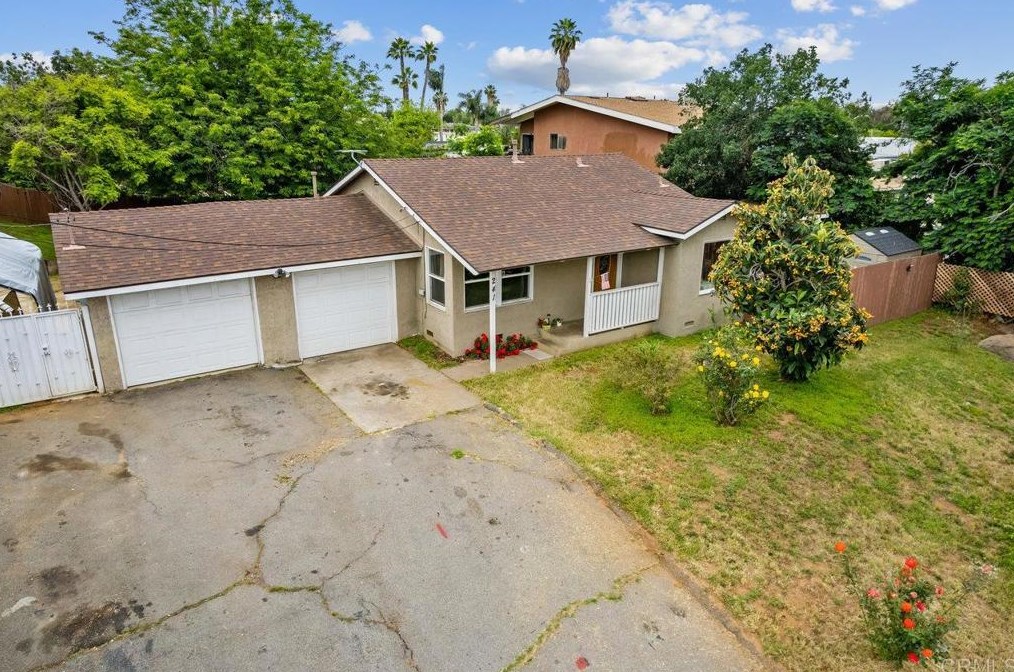 241 13th Ave, Escondido CA 92025-5707 exterior