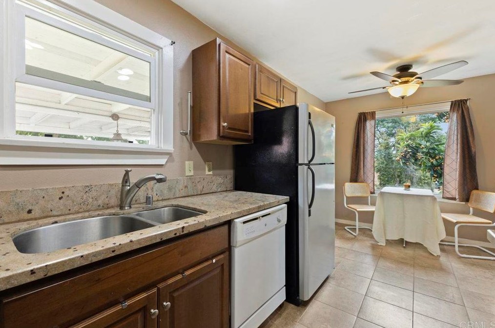 241 13th Ave, Escondido CA 92025-5707 exterior