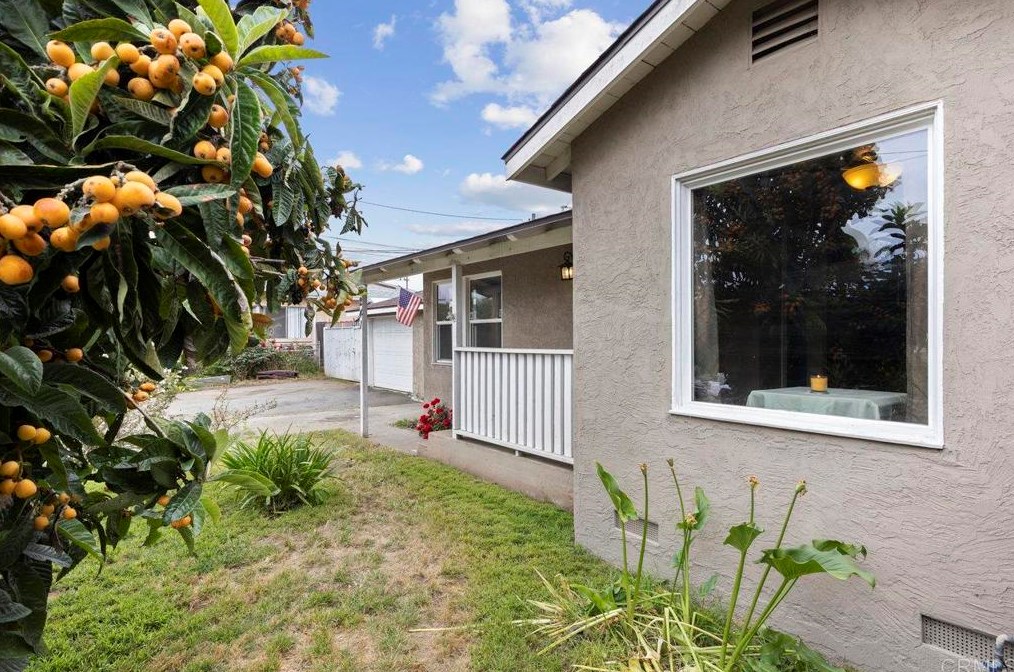 241 13th Ave, Escondido CA 92025-5707 exterior