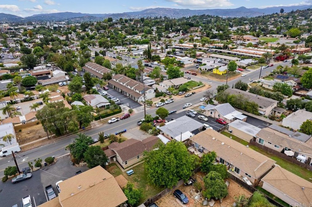 241 13th Ave, Escondido CA 92025-5707 exterior