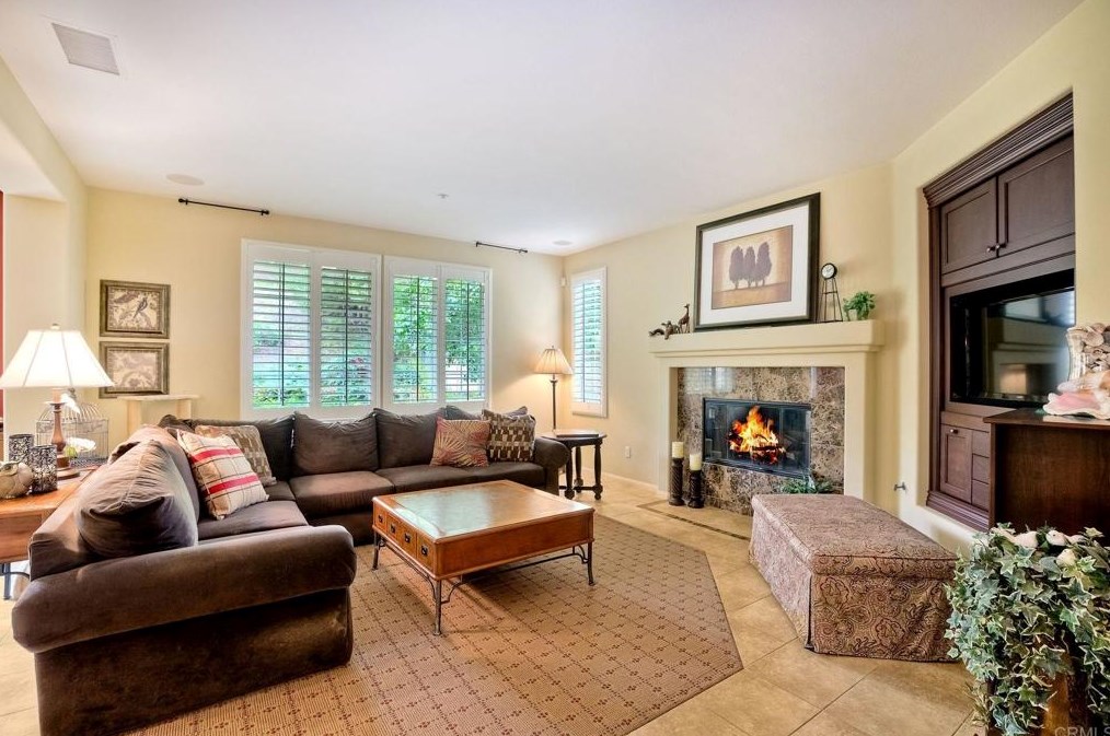 1104 Woodcrest Ln, Vista, CA 92081