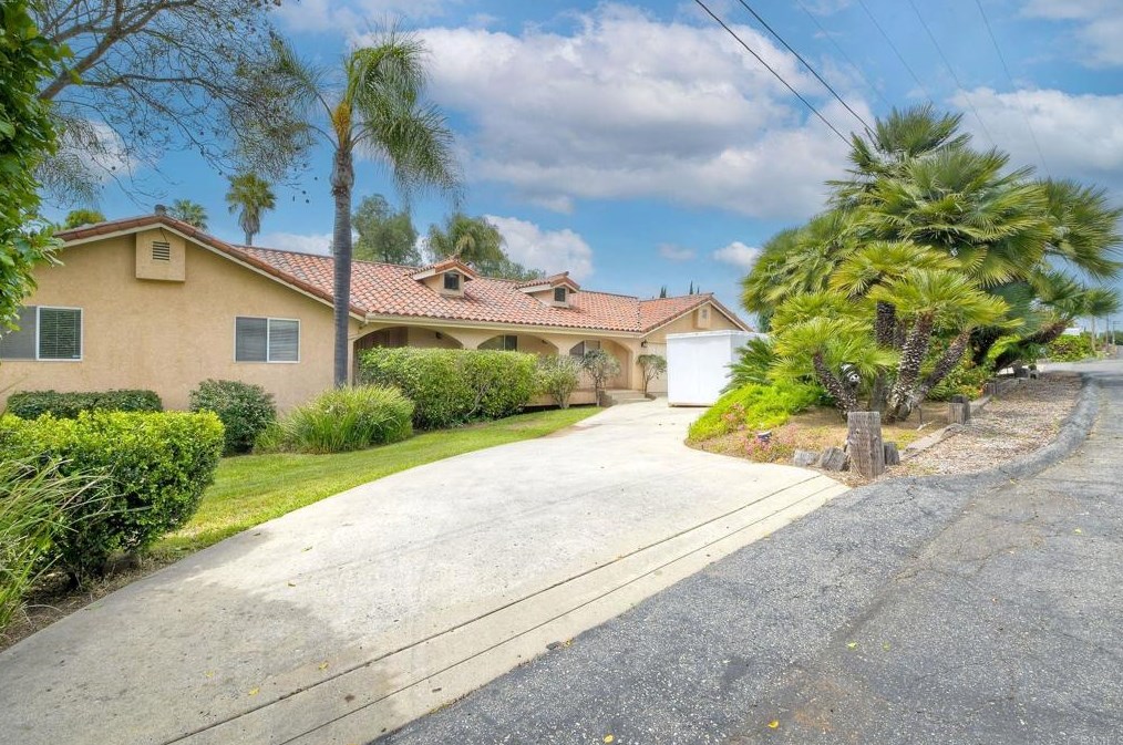 2202 Winter Haven Ln, Fallbrook, CA 92028-9036