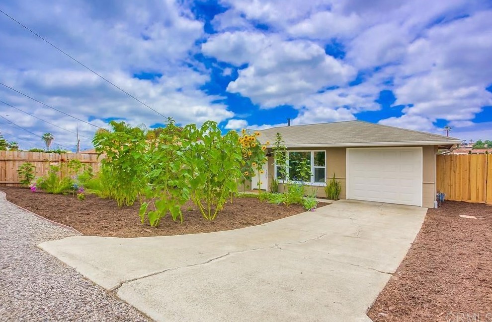 1650 Manor Dr, Vista, CA 92084