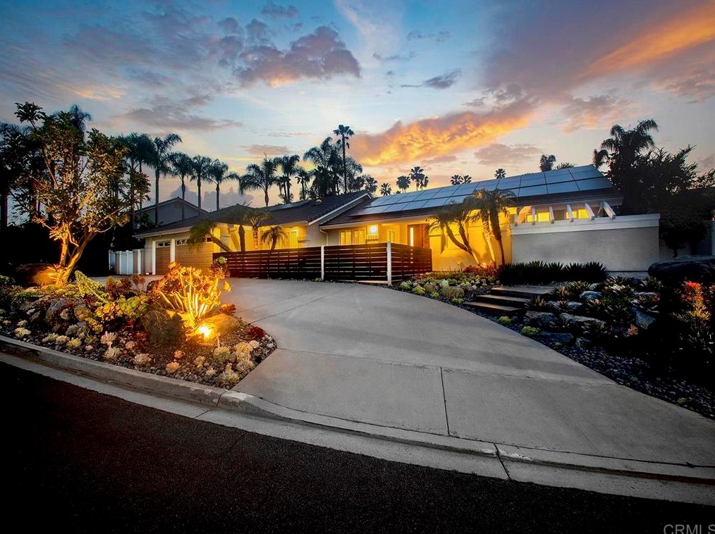 2320 Cortina Cir, Escondido, CA 92029-5546