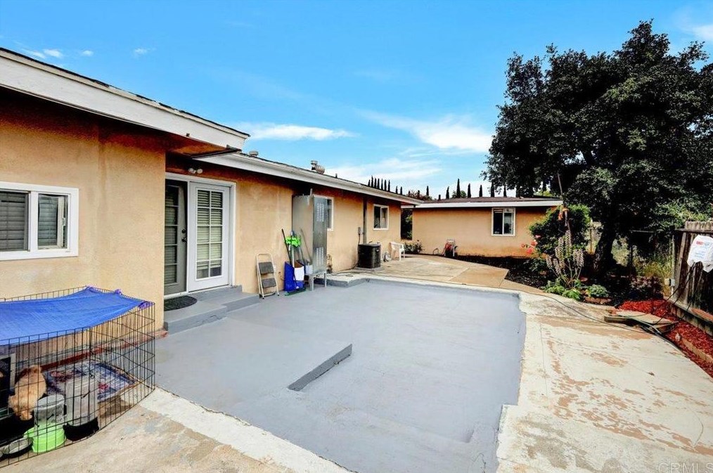 657 15th Ave, Escondido, CA 92025-5649
