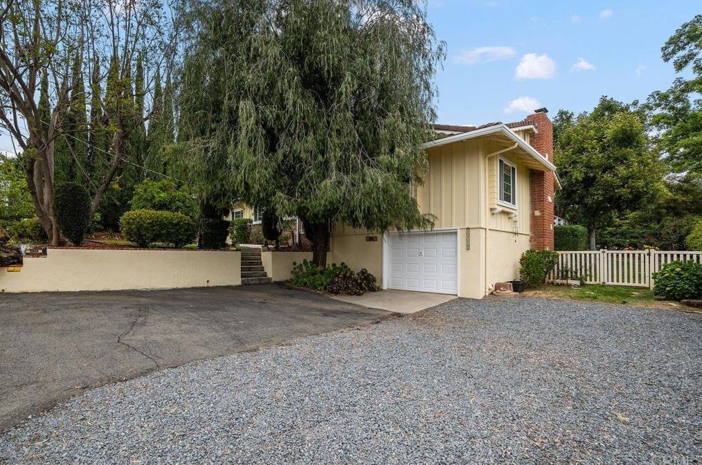 2908 Oak Hill Dr, Escondido CA  92027-5101 exterior