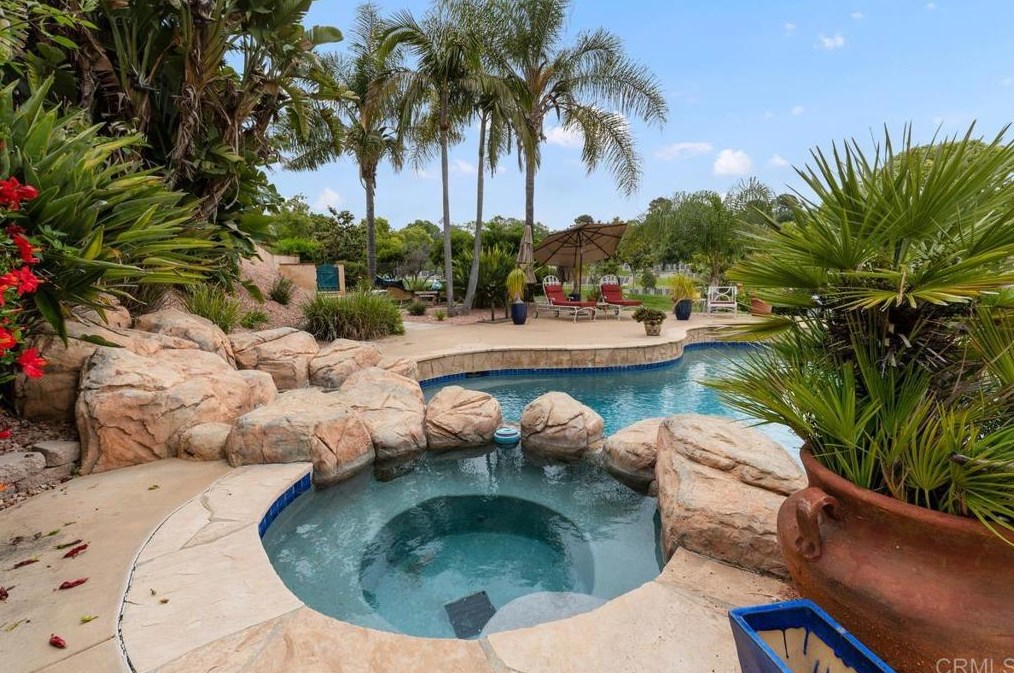 2713 Colony Pl, Escondido, CA 92027-4545