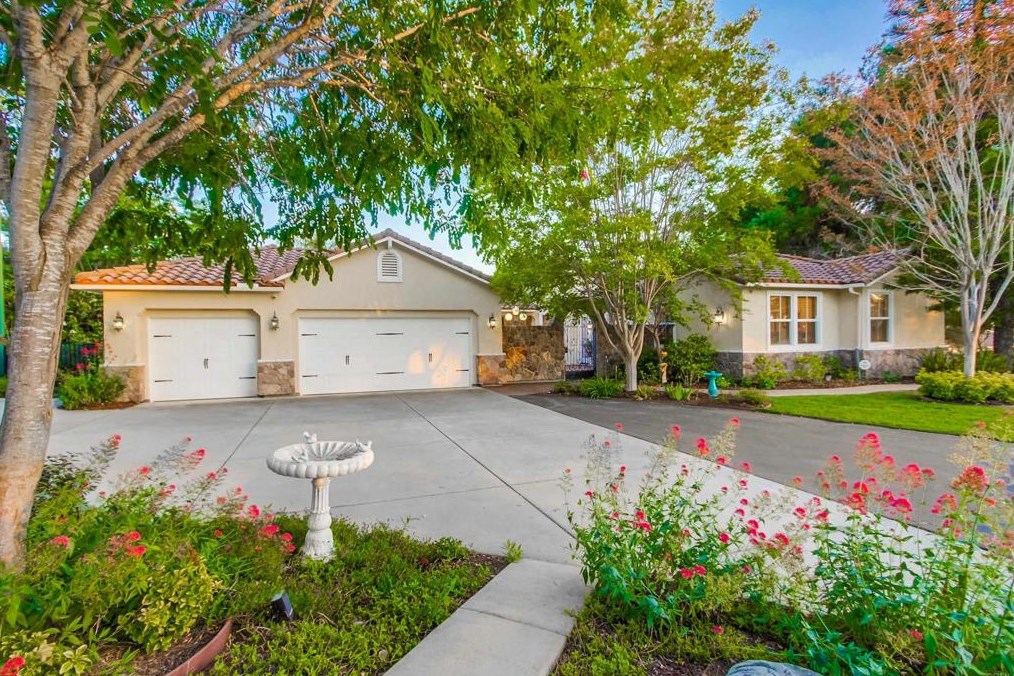 2163 Summer Bloom Ln, Fallbrook, CA 92028-3686