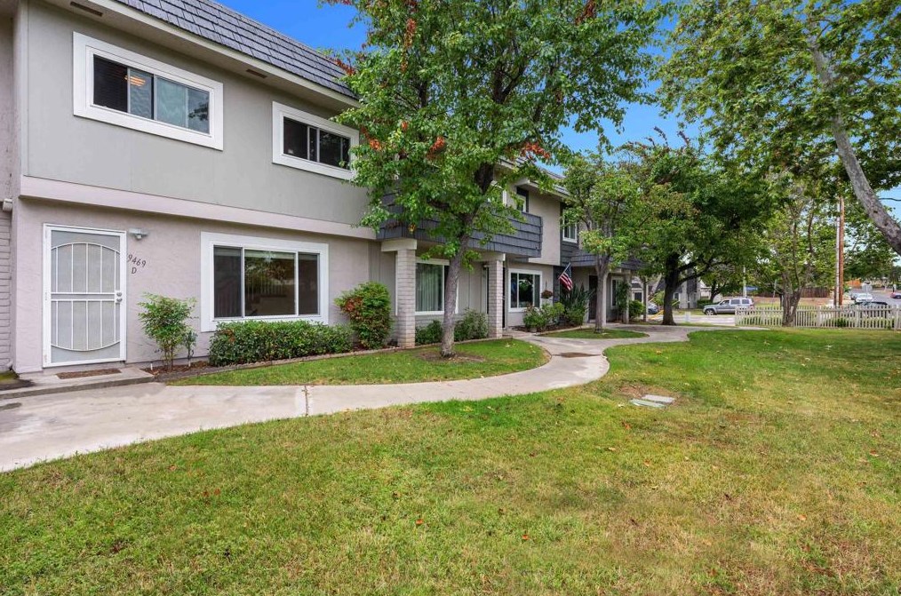 9469 Carlton Oaks Dr #d, Santee, CA 92071