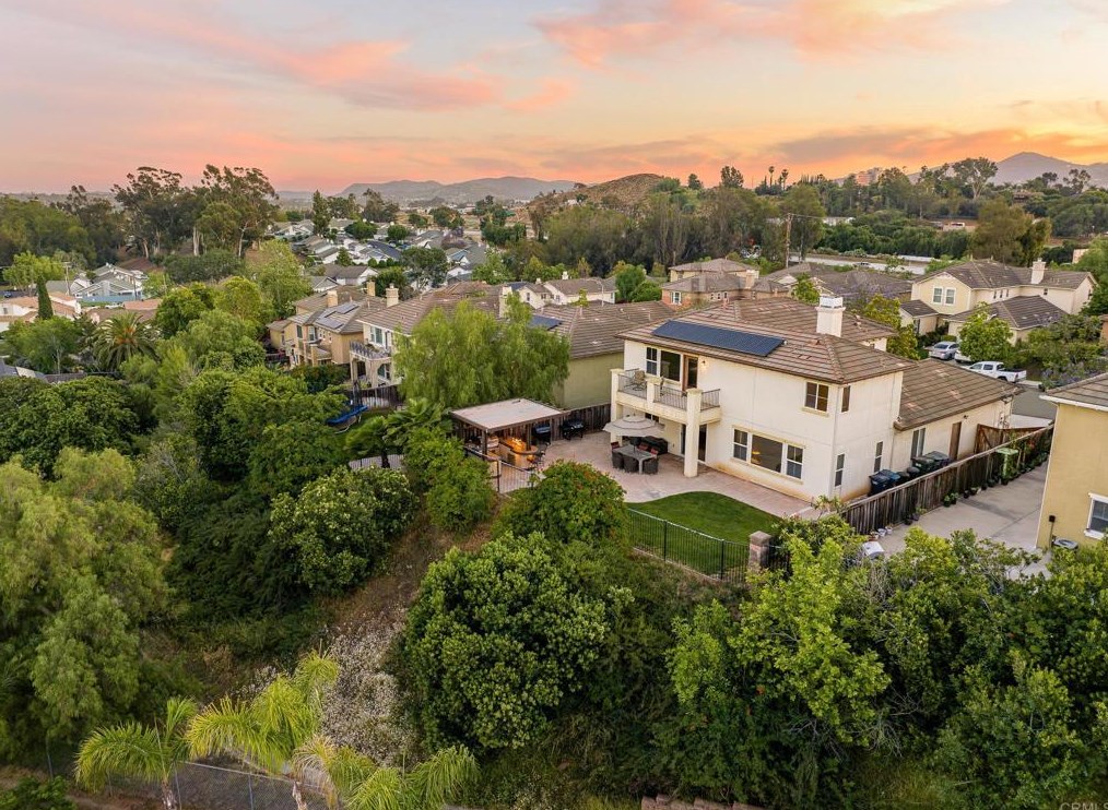 1252 Hagen Oakes Ct, Escondido, CA 92026-2372