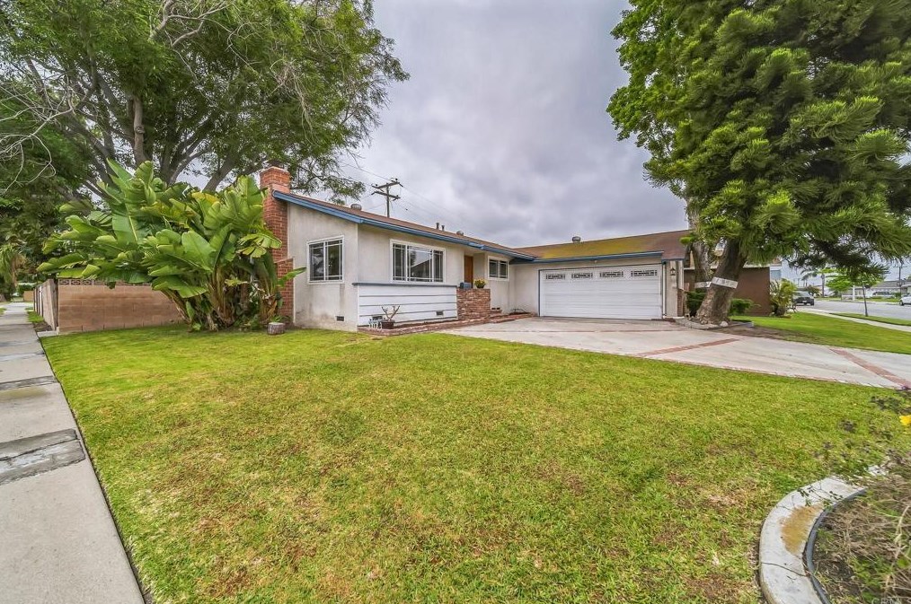 5041 Skylark Dr, Huntington Beach, CA 92649