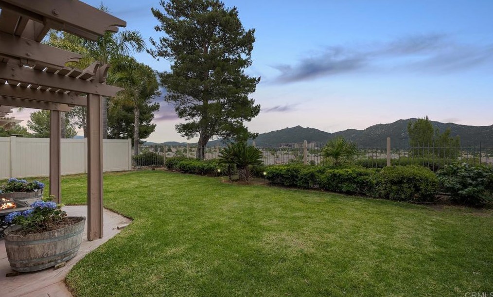 31807 Camino Rosales, Temecula CA  92592-1040 exterior