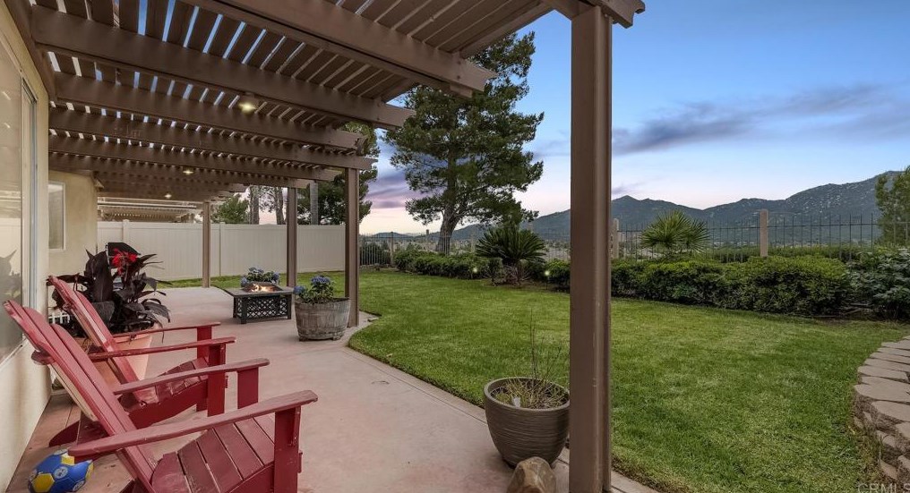 31807 Camino Rosales, Temecula CA  92592-1040 exterior