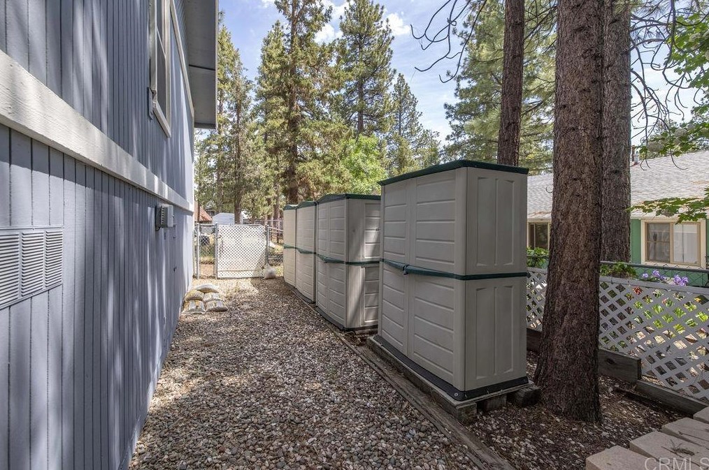 552 Division Dr, Big Bear City CA  92314-9649 exterior