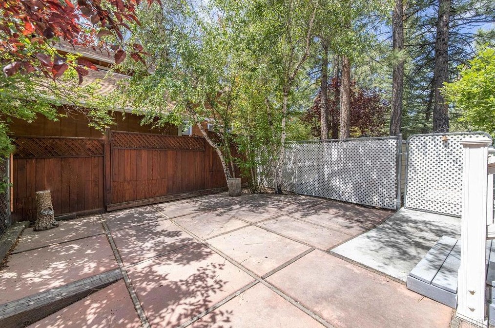 552 Division Dr, Big Bear City CA  92314-9649 exterior