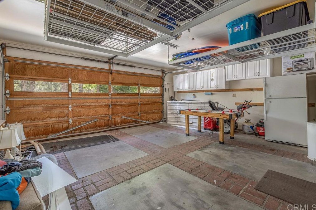 552 Division Dr, Big Bear City CA  92314-9649 exterior