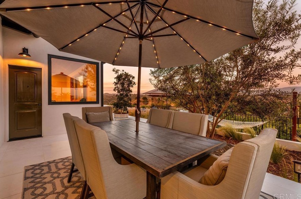2559 Vista De Palomar, Fallbrook CA  92028-9712 exterior
