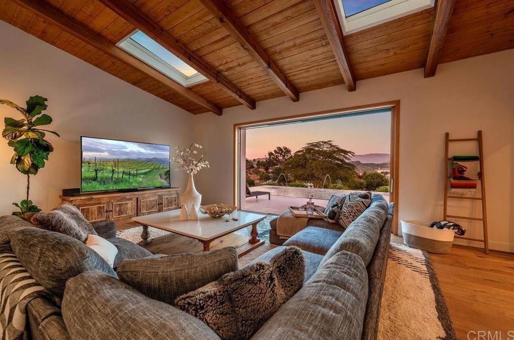 2559 Vista De Palomar, Fallbrook CA  92028-9712 exterior